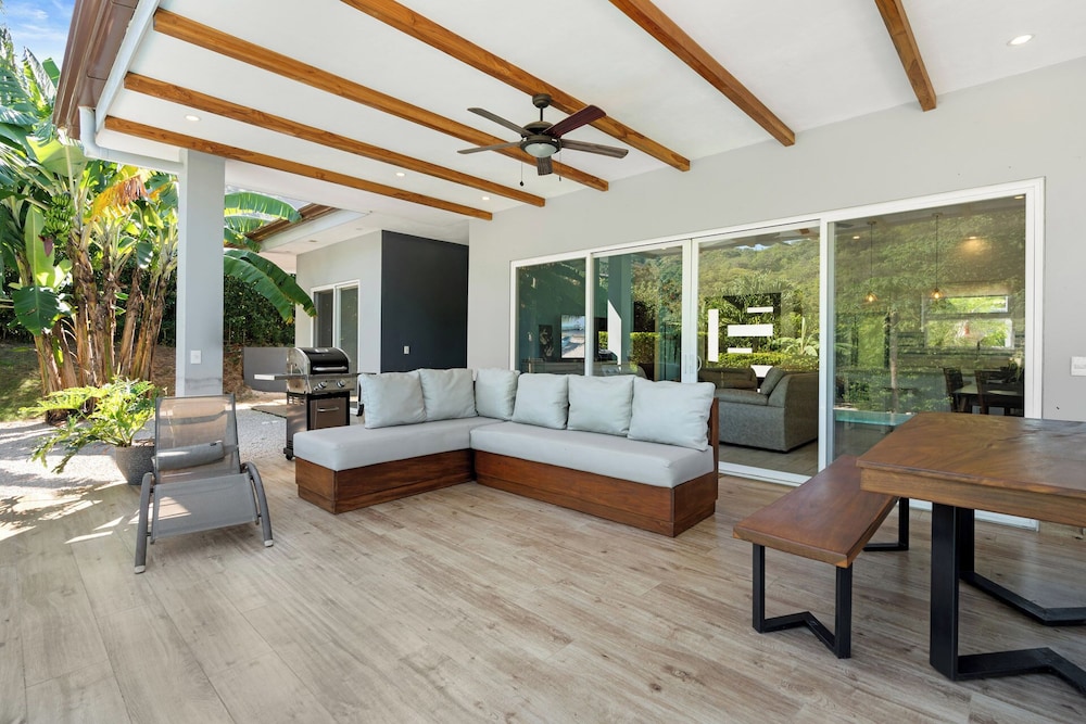 Luxurious Home with Bright, Modern Design and Private Infinity Pool in High-End Community