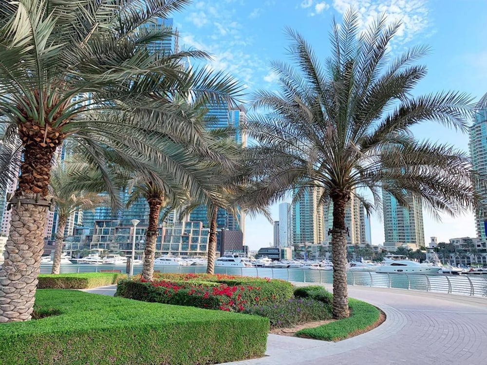 Lux High Rise Marina Apartment