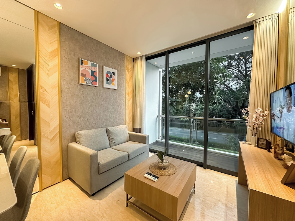 Tranquil And Modern Haven 2Br At The Rosebay Apartment