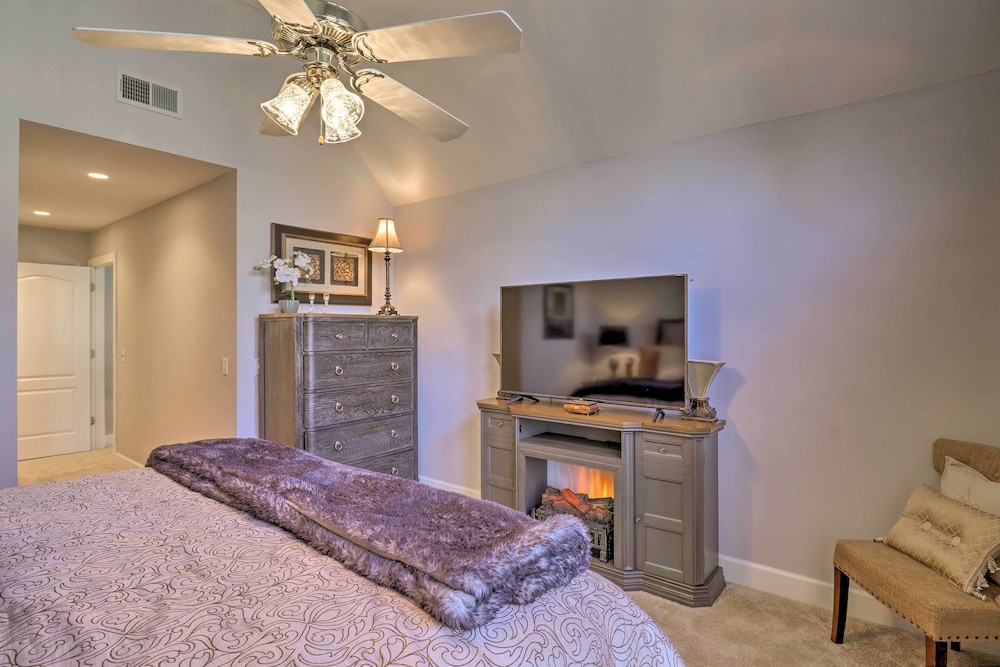 Million-dollar Estate by Downtown Franklin!