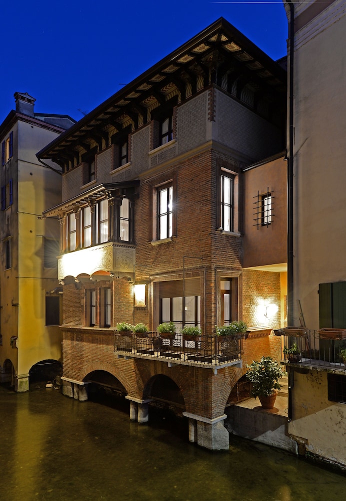 Casa Schirolli