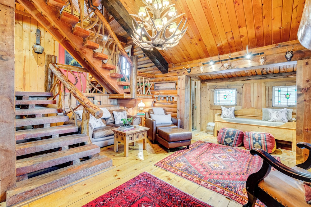 ~ 13 Mi to Main St: Park City Cabin w/ Mtn Views!