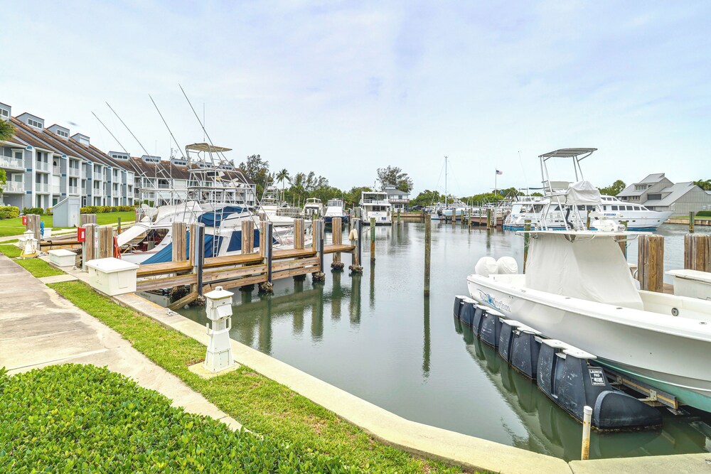 Pool & Beach Access: Vero Beach Condo!