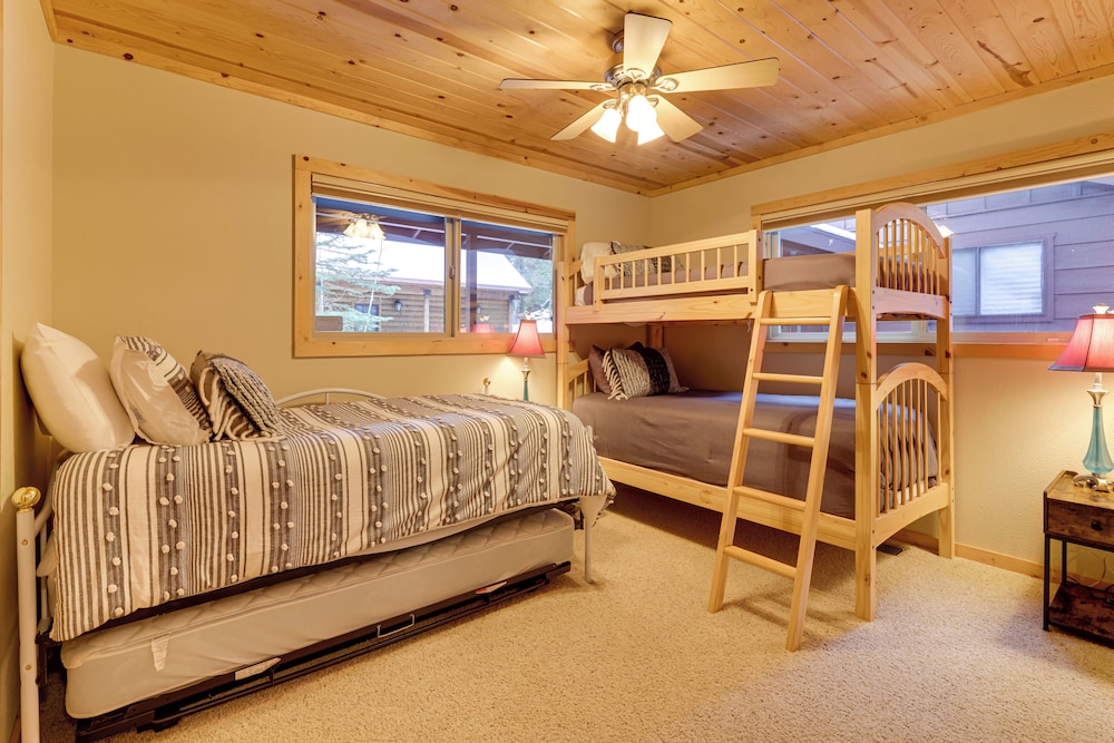5 Mi to Dodge Ridge: Cabin in Strawberry