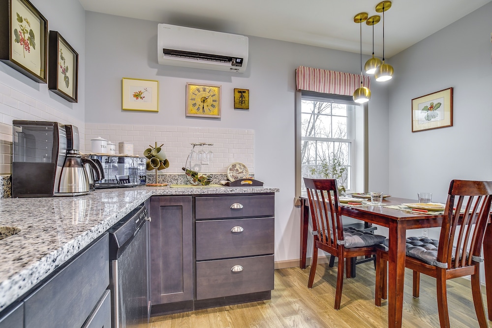 Seneca Lake Wine Trail Studio w/ Water View!