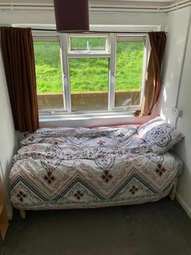 Seaside Retreat Sleeps 4 With Pets view 4