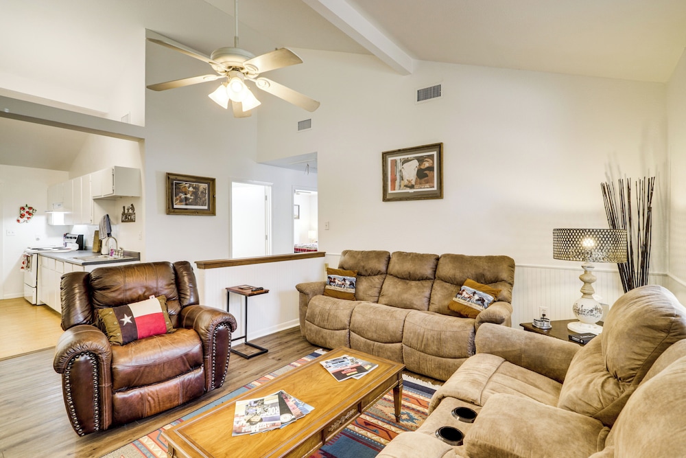 1 Mi to Downtown & Shopping: Quiet Brenham Home