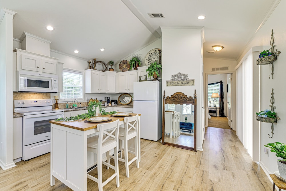 Private Pavilion: Countryside Cottage in Celina!