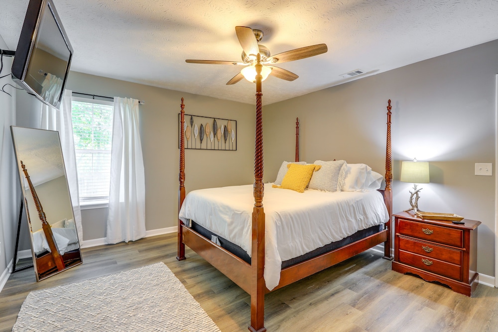 Decatur Vacation Rental w/ Fenced Yard!