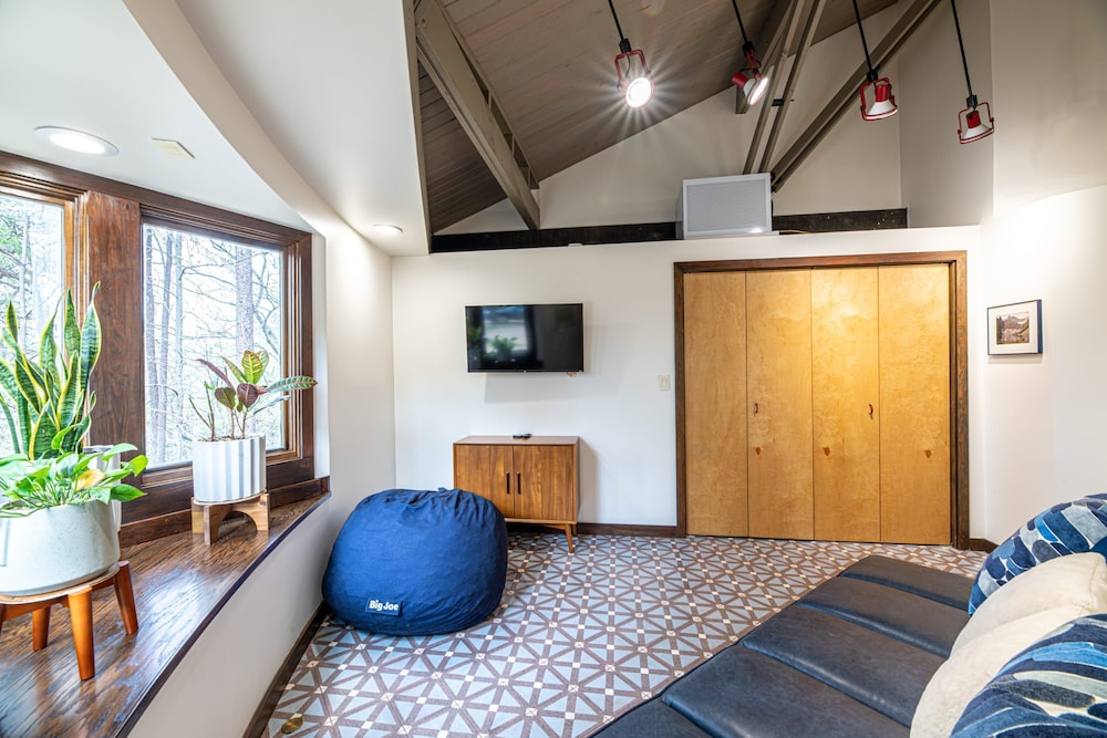 Belltop Architectural Wonder on Private Mountain