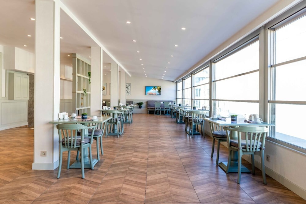 Genova Hotel - Image 24