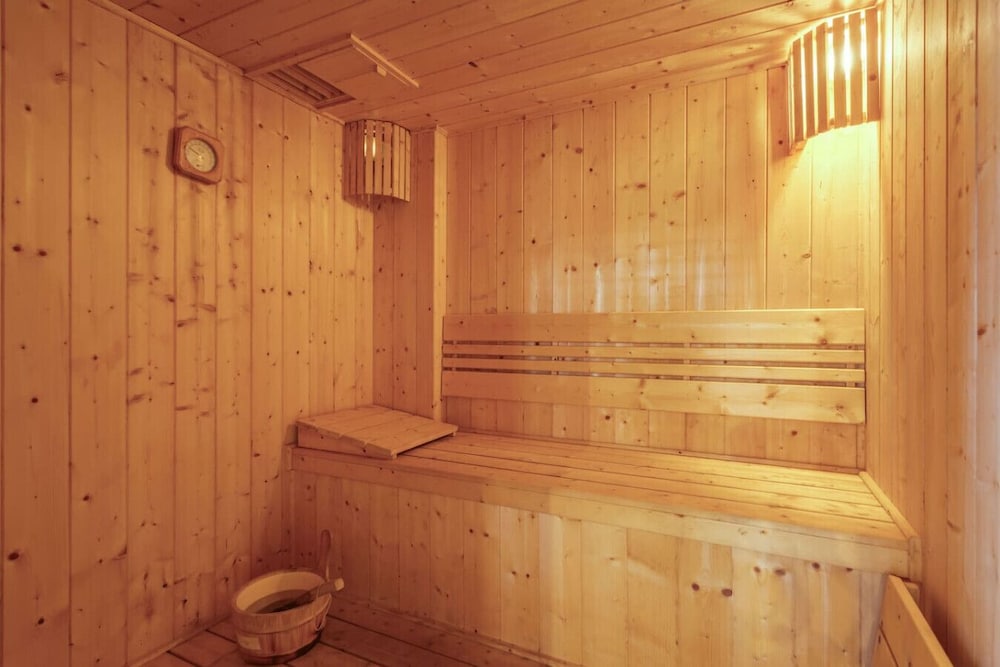 2BR w Pool Sauna 2km to Baga Calangute Beach