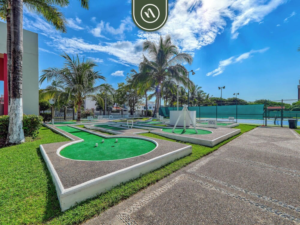 Oceanview 4 BR Condo - Pool - Beach - Terrace