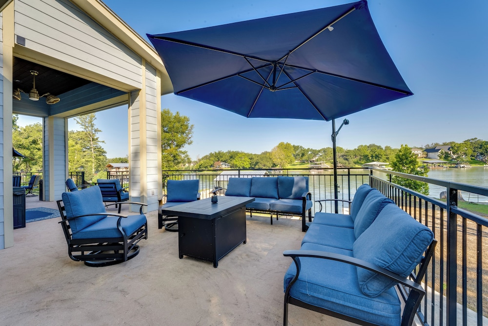 Luxe Waterfront Home w/ Boat Slip in New Braunfels