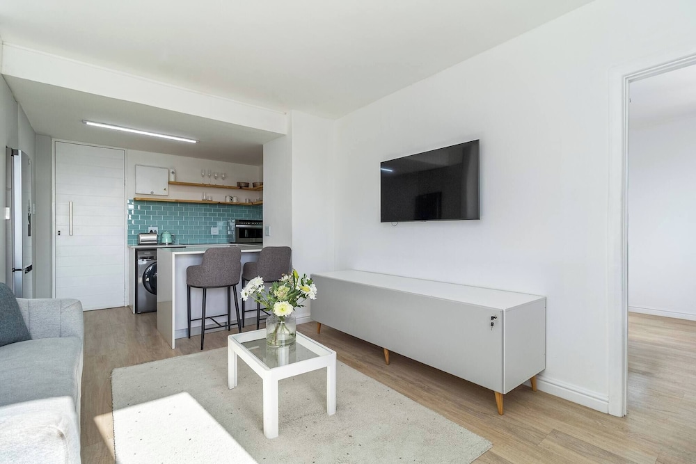 1 Bedroom Apartment, Seapoint, Cape Town