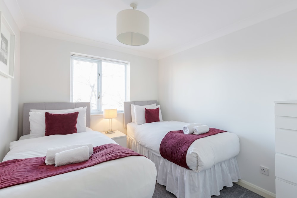 Roomspace Apartments - Regents Court view 2