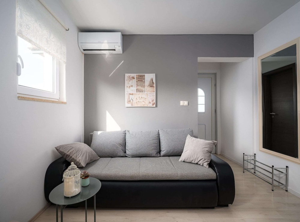Beautiful Apartment With Parking Space