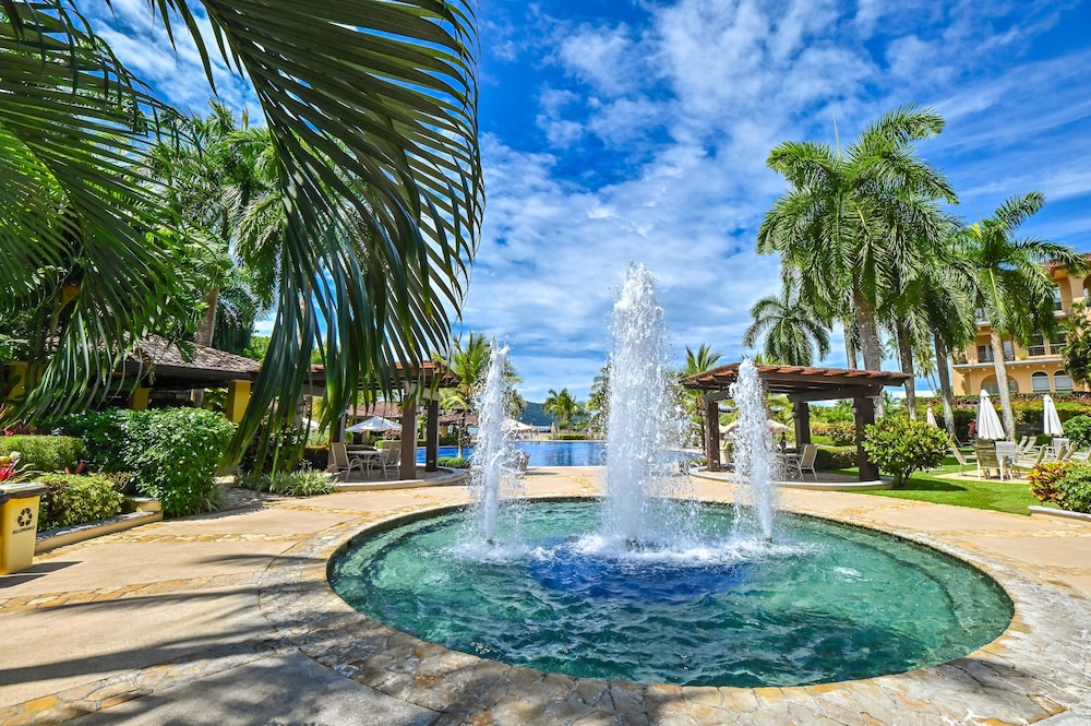 CR Luxury Los Sueños Condos