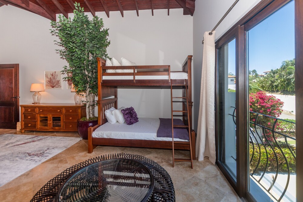 Pristine Bay 1005- Villa Loce 4 Bedroom Home