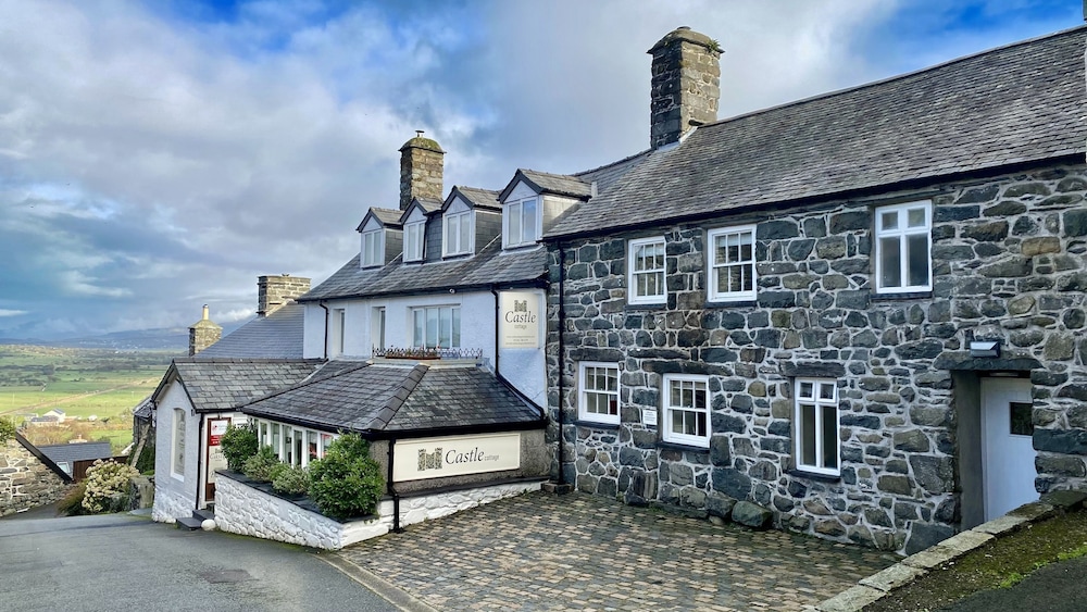 Castle Cottage Inn