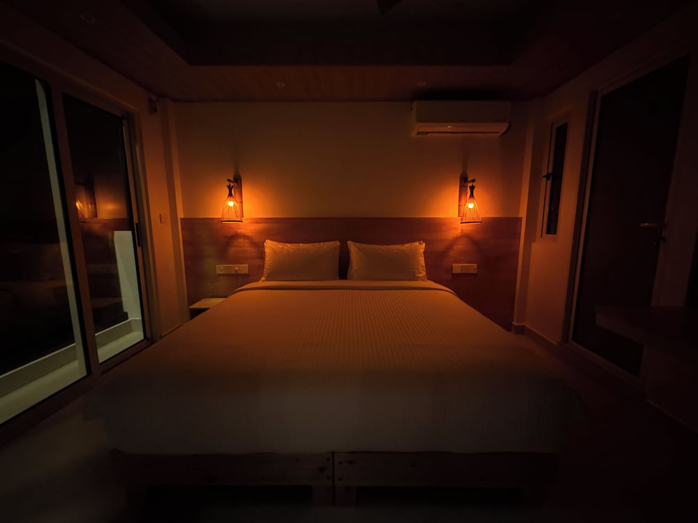 Pavona Maldives