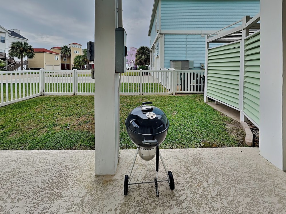 Rosé By The Bay by Ryson Vacation Rentals