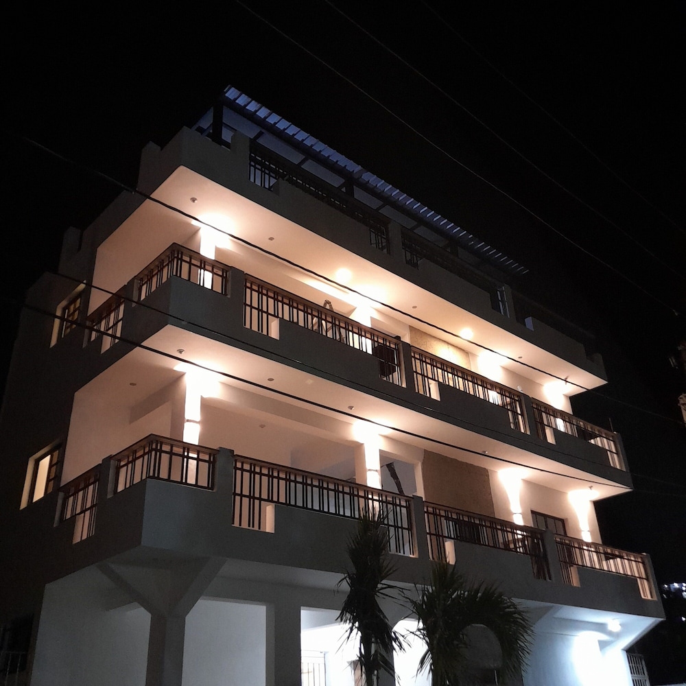 Hotel Hostal Marina Samana - Image 1