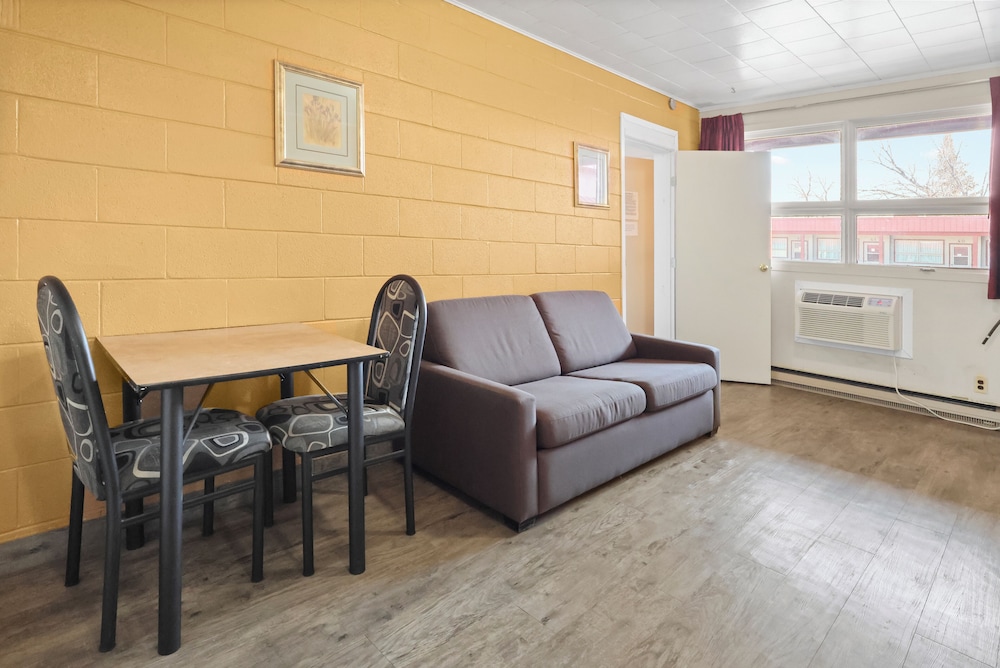 Dauphin Inn Express