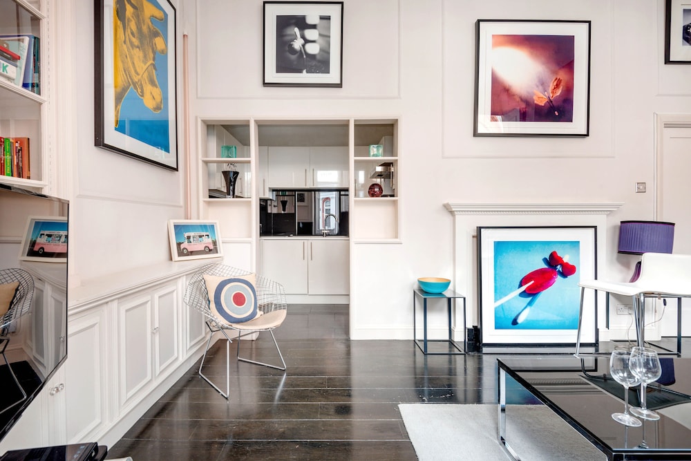 Chic Chelsea Home near South Kensington by UnderTheDoormat