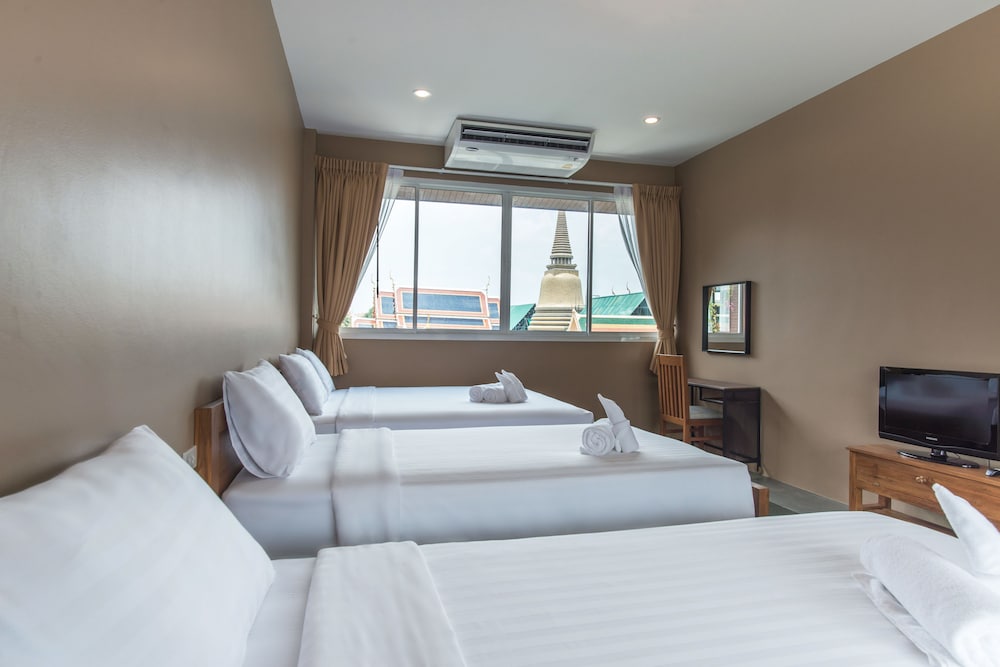 Feung Nakorn Balcony Rooms and Cafe - Image 2