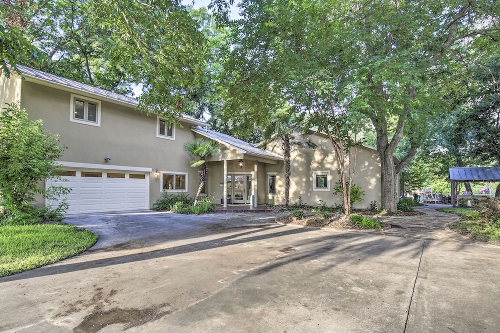 4-season Boathouse, Hot Tub! Guadalupe River Oasis view 4