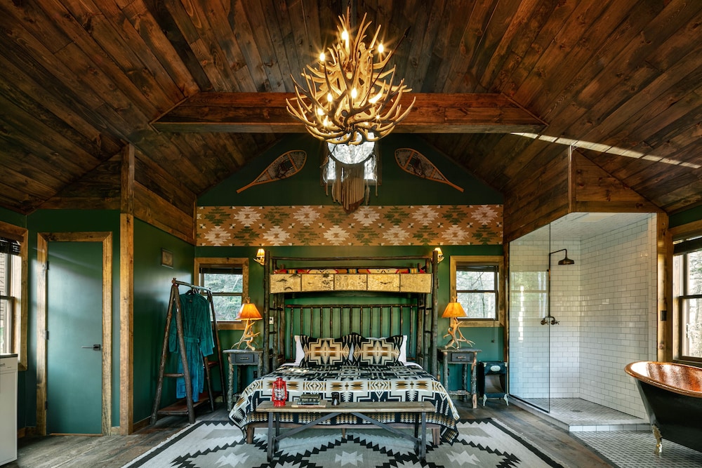 Urban Cowboy Lodge 13