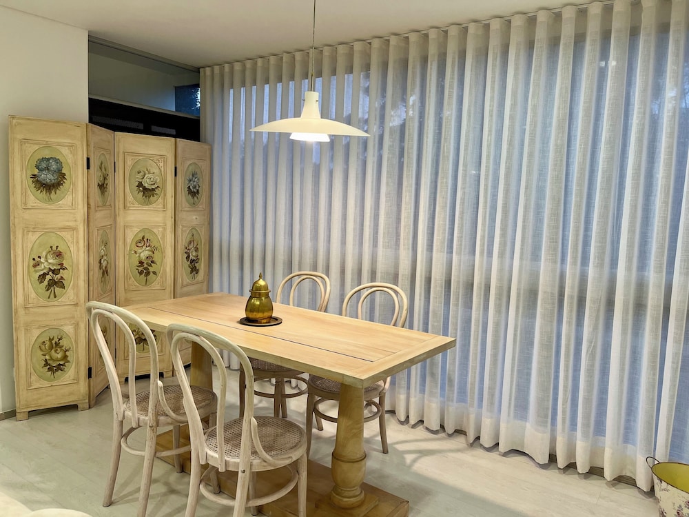 Room in B&B - Suite in Portanova Hotel- Near Airport
