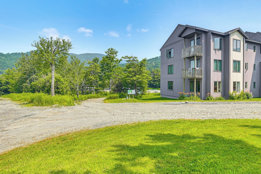 Walk to Bolton Valley Resort: Condo w/ Mtn Views!