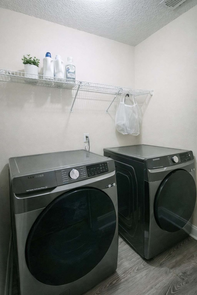 Bright 3br Home Near Hunter Aaf 3 Bedroom Home