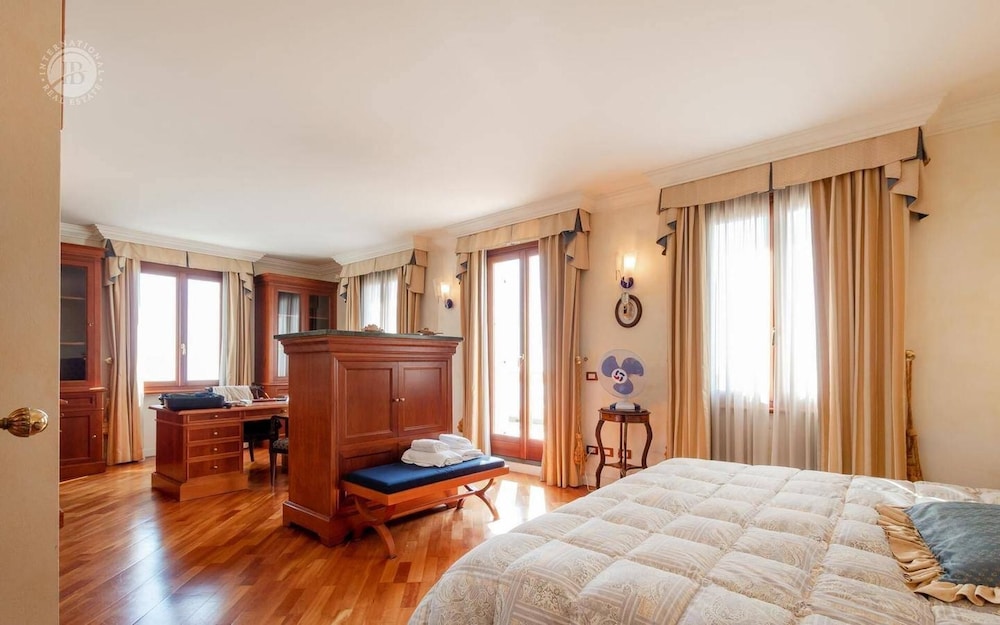 Villa Paradise-sleeps 20-pool-sea Views-pets photo 5