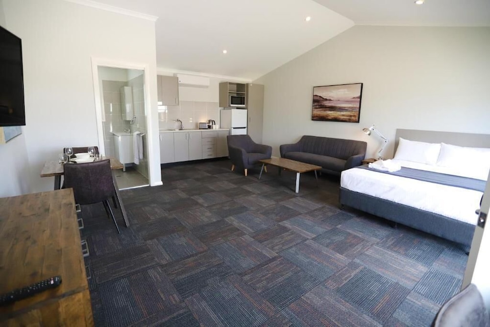 Eastend Studio Apartments