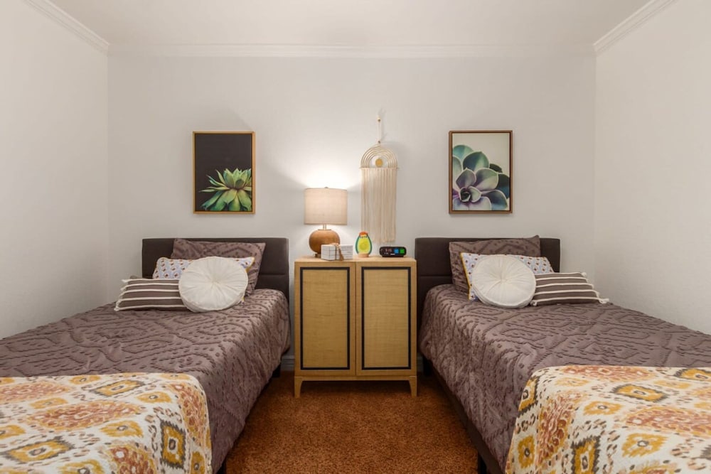 Greenway Oasis Heated Pool Spa Mural Putt Grn