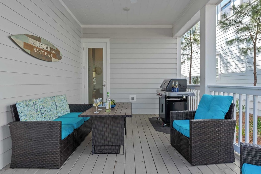 Walk to the Beach, Pool, 5bdr, 3 Porches Beach Sea-ker's Retreat by Avantstay