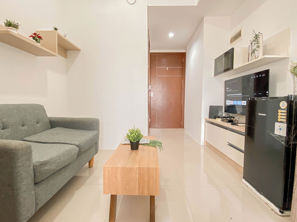 Trendy 1Br At Apartment Vittoria Residence