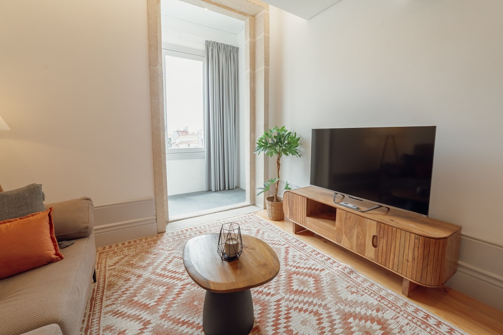 Heart OF Porto Apartment F Duplex by Vacationy