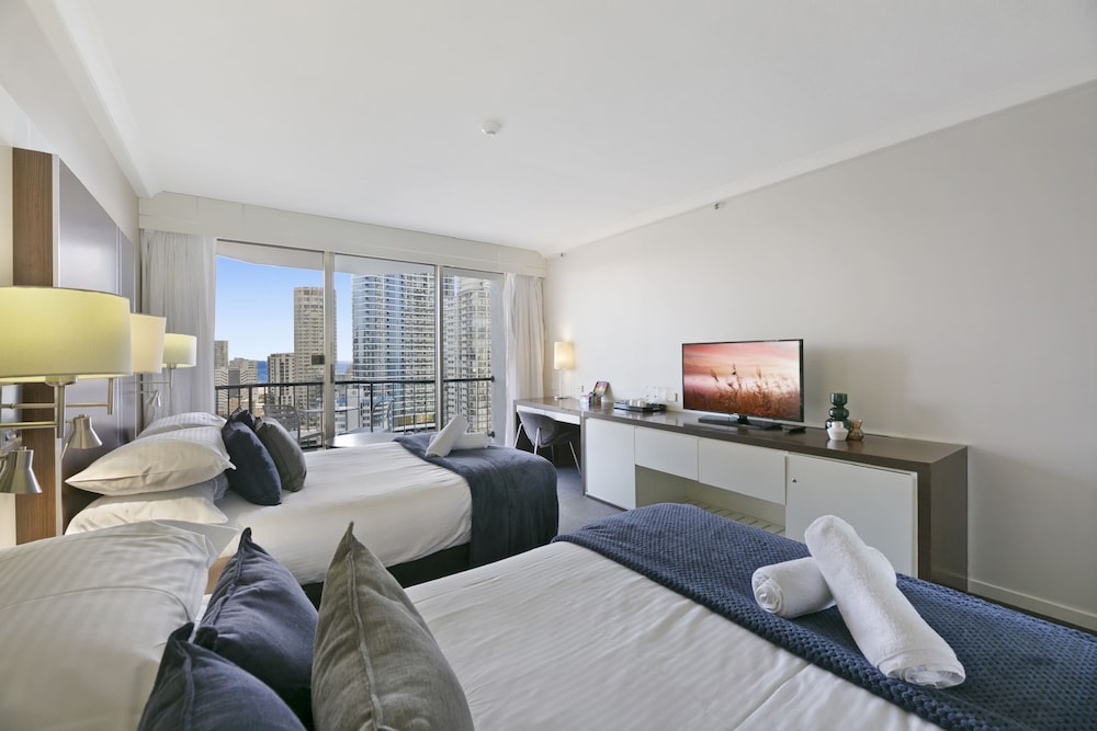 Ocean View 2-bed Studio In the Heart of Surfers