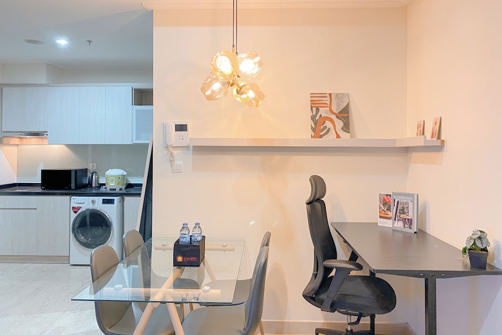 Wonderful And Homey 2Br Apartment At Menteng Park