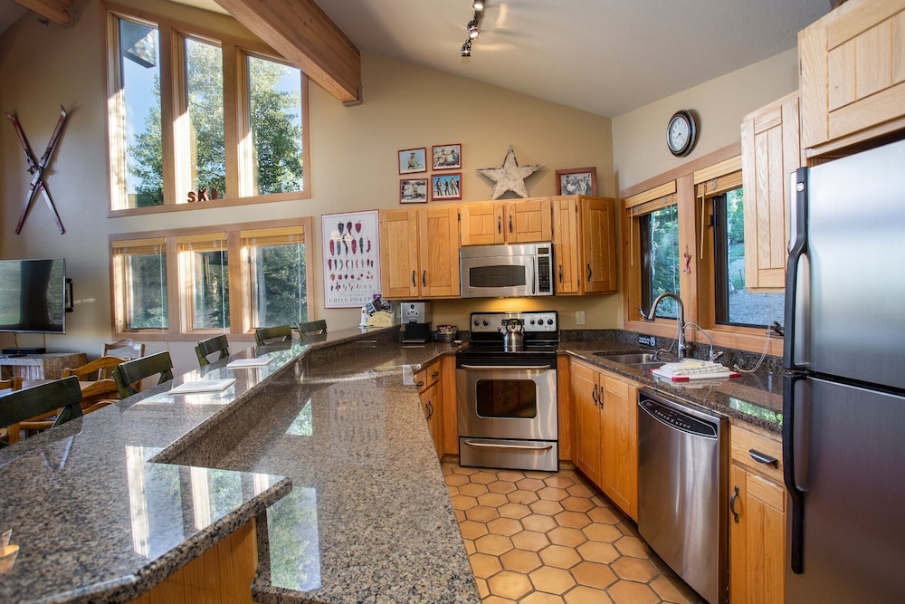 Enclave at Deer Valley Resort - Three Bedroom Condo with Hot Tub #1 3 Condo
