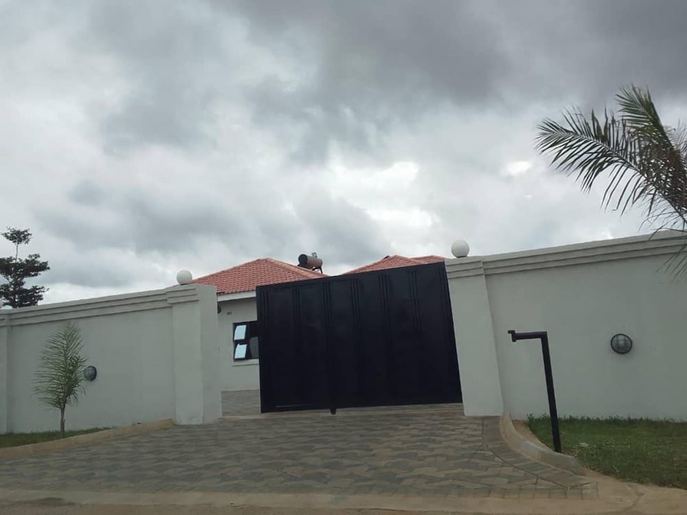 Luxury 3 Bedroom Self Catering Apartment- Masvingo