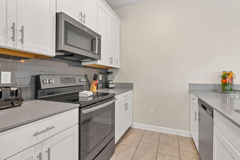 Your 5bdr House w Pool - 4959