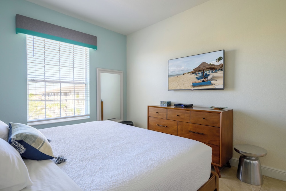 4862 Cayview Avenue #408