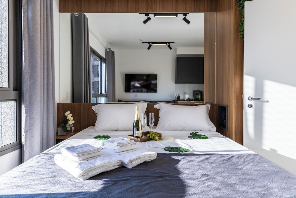 Modern, fully equipped, and well-lit with AC and gym