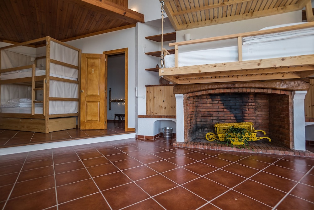 Ericeira Villa Surf Camp Hostel
