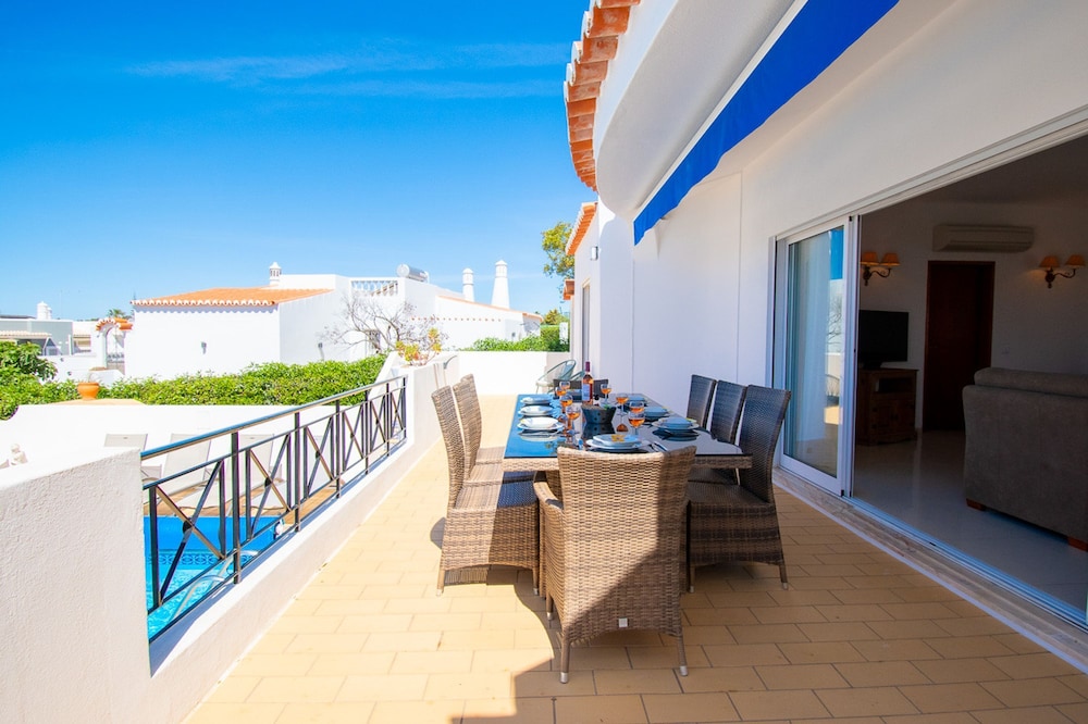 32A Vale do Milho Stunning Detached Villa Close